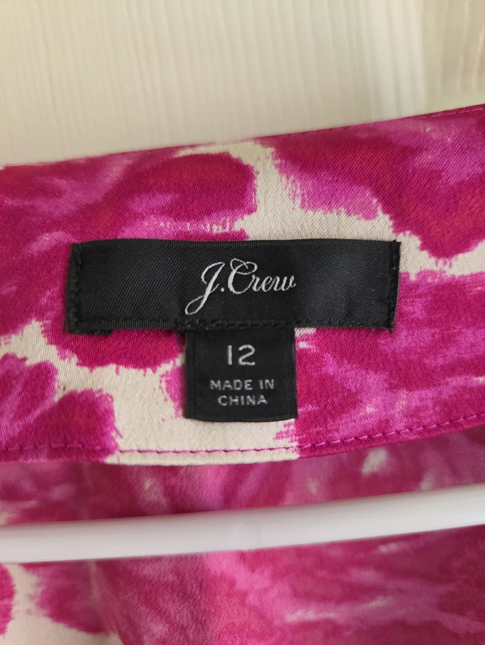 J.Crew‎ Pink Floral Satin V-Neck Blouse Magenta Shaded Rose Button Front Size 12